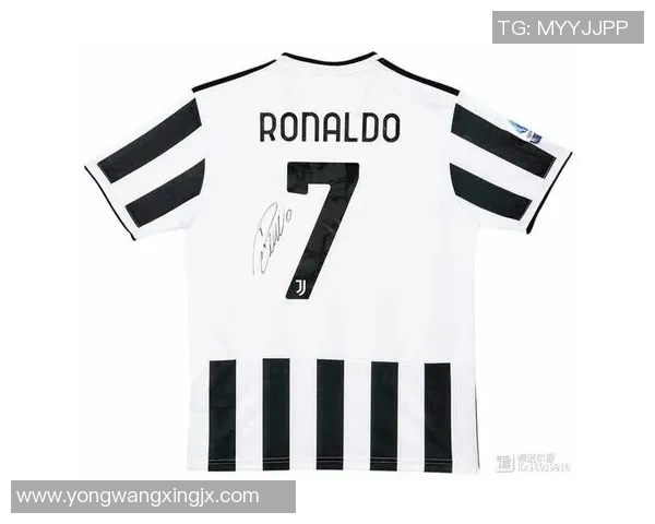 足球明星亲笔签名的珍贵收藏与背后的故事分享