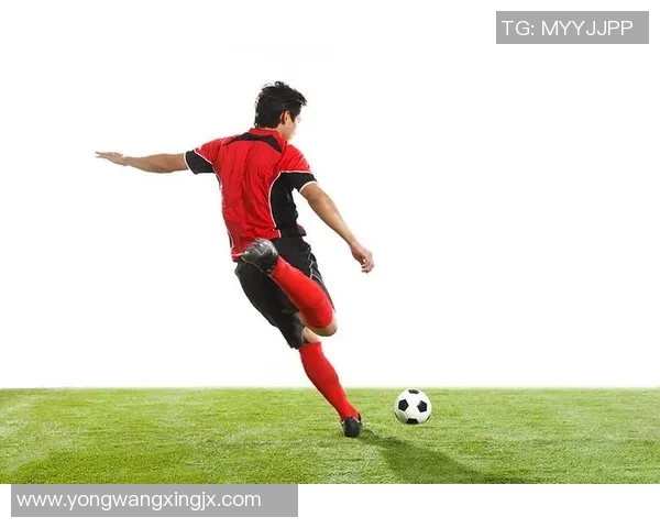 足球明星感人瞬间高清图片展现运动员真实情感与拼搏精神